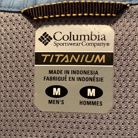COLUMBIA Titanium “Men’s Short Sleeve Shirt” Blue Size Medium Button Down EUC - Picture 3 of 4